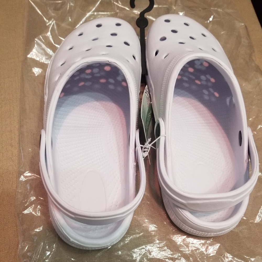 Croc-Style Lightweight Clogs - Picture 3 of 5
